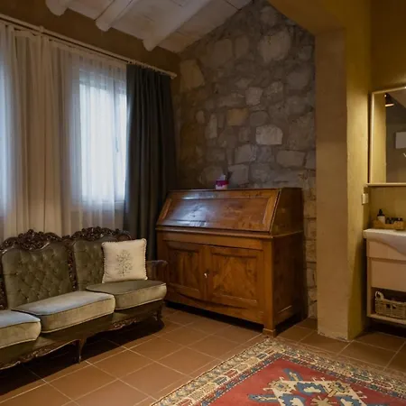 Manej Urla Hotel 3*